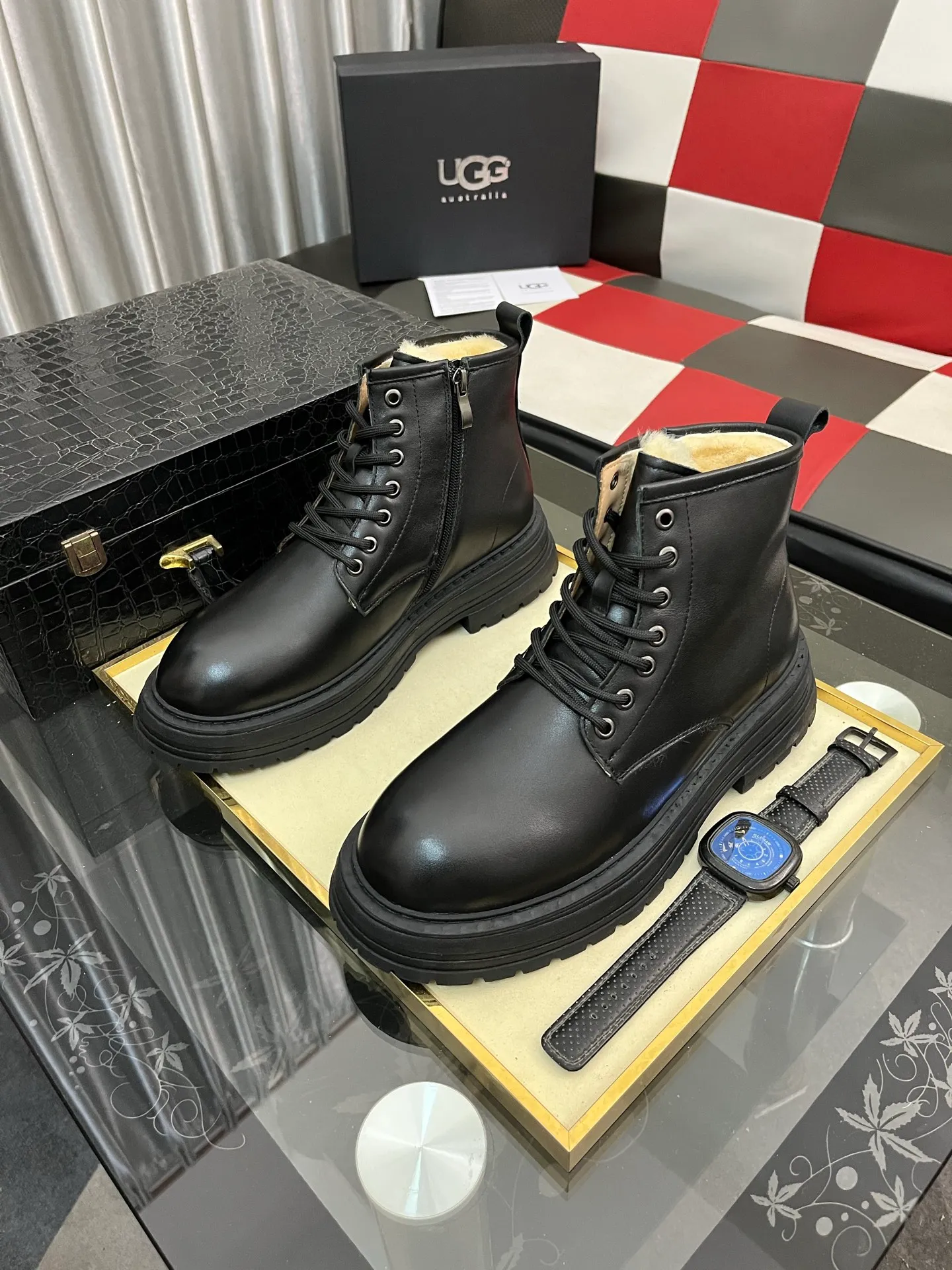 Men's Men's Shoes 💰660⌚️⌚️New UGG fur-integrated men's simple and fashionable snow shoes. The most worth buying at the end of this year are warm casual shoes. Whether you are out and about at home, their comfortable and warm performance will be your most suitable fashion companion! The material is cowhide upper and imported wool is used inside. Two layers of cowhide for warmth and comfort! The eva+ rubber patch outsole is cushioned, wear-resistant, and has good elasticity. It is light and wear-resistant, comfortable and soft, and the new simple cut is more fashionable. It has both practicality and fashion sense, so you no longer have to worry about how to match it in winter, while still maintaining fashionable taste. High-quality genuine wool produced in Dongguan. The material depends on the details! Size: 38-39-40-41-42-43-44-45